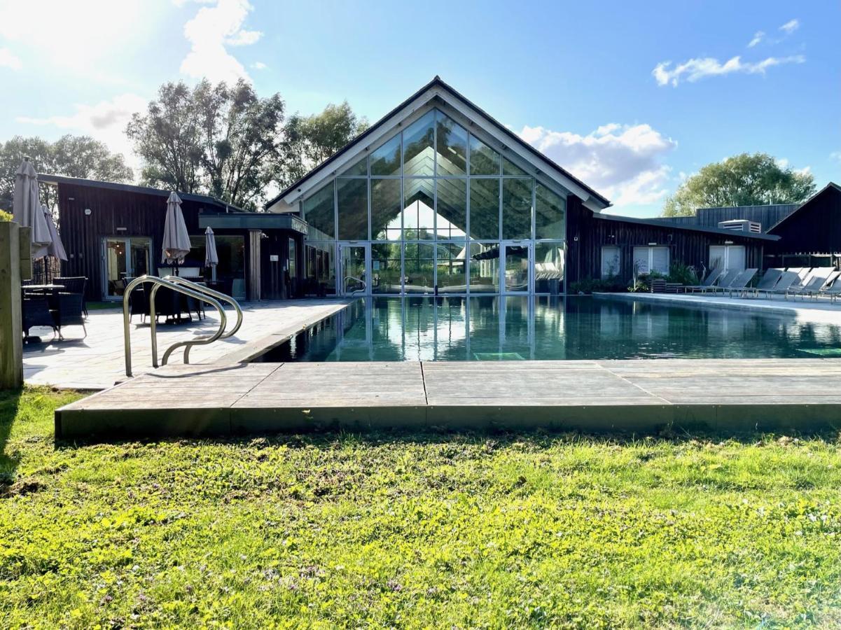 Cosy Cotswold Lodge By Your Home Here - Summer Sale For 3 Plus Nights - Ideal For Families With Log-Burner, Spa, Private Parking And Heated Swimming Pools Ashton Keynes Exterior foto