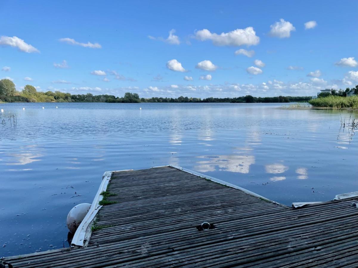 Cosy Cotswold Lodge By Your Home Here - Summer Sale For 3 Plus Nights - Ideal For Families With Log-Burner, Spa, Private Parking And Heated Swimming Pools Ashton Keynes Exterior foto