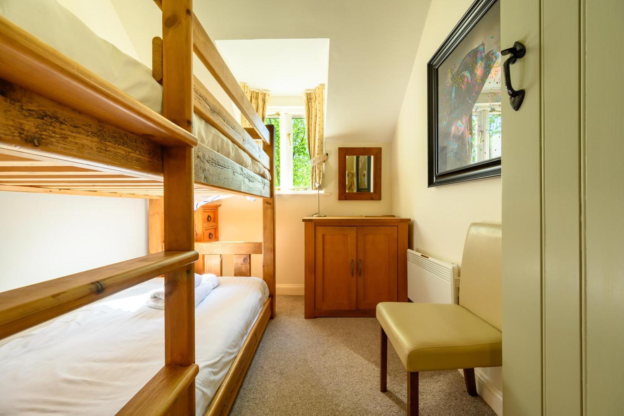 Cosy Cotswold Lodge By Your Home Here - Summer Sale For 3 Plus Nights - Ideal For Families With Log-Burner, Spa, Private Parking And Heated Swimming Pools Ashton Keynes Exterior foto